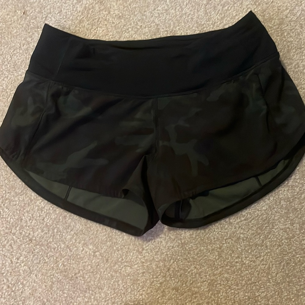 Lululemon hotty hot low rise shorts